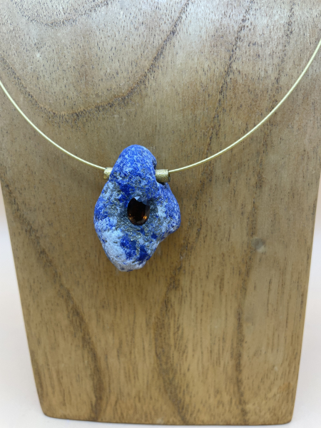 Lapislazuli „red light in blue“